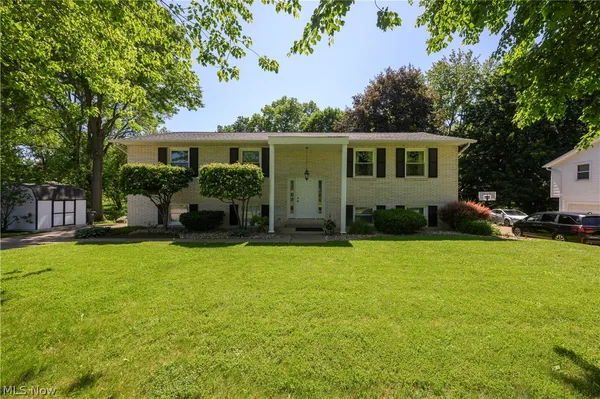 $299,000 | 1300 Hyacinth Drive Northwest, North Canton, OH 44720