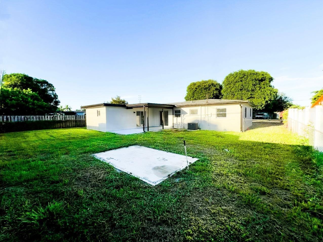 3831 Engle Road Lake Worth, FL 33461 - Photo 3 of 18 ebd68e56-ca4d-4b49-b0e8-0ba97f235e92