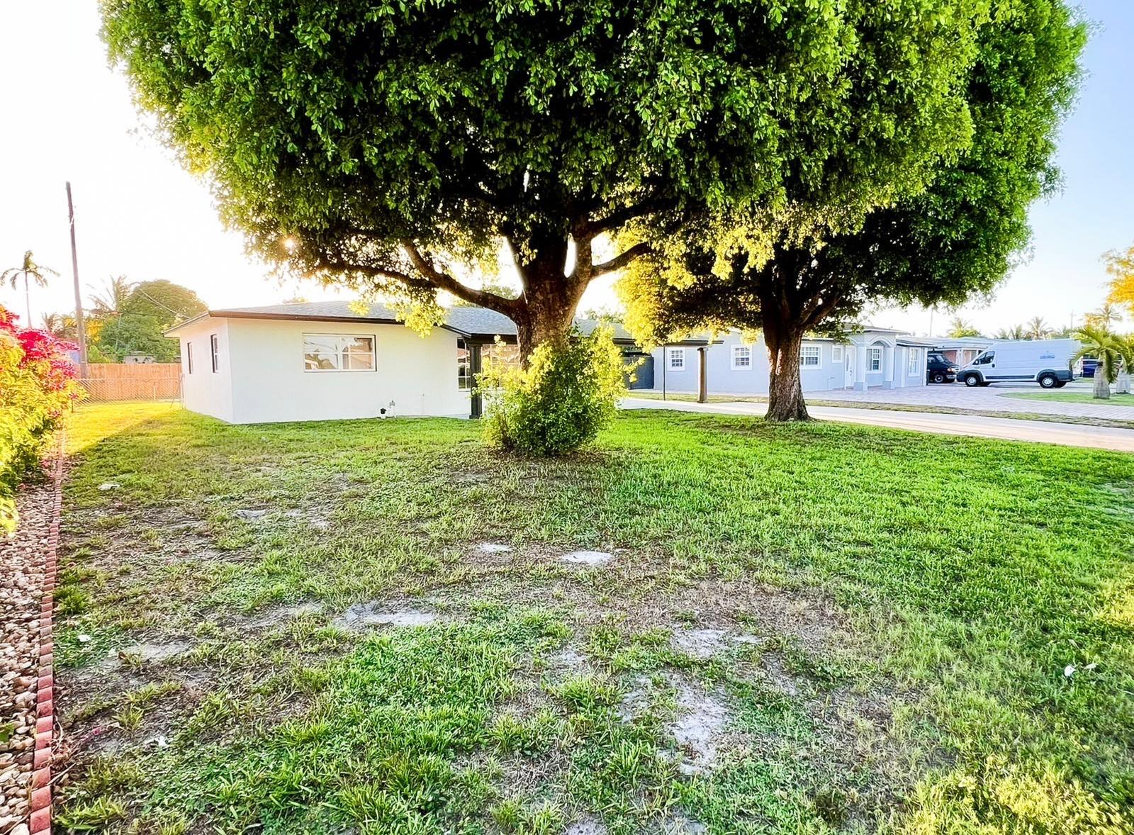 3831 Engle Road Lake Worth, FL 33461 - Photo 4 of 18 b61b042b-0be2-47e5-99e7-04bb0fc036c9