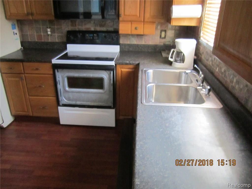 3505 Harrison Avenue Rochester, MI 48307 - Photo 9 of 18 3505 Harrison Kitchen (5).JPG