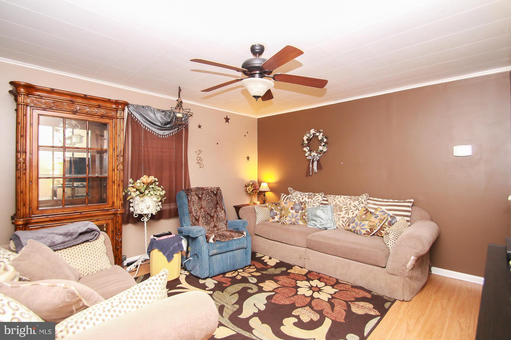 7611 Cedar Road Baltimore, MD 21222 - Photo 2 of 26 Living Room