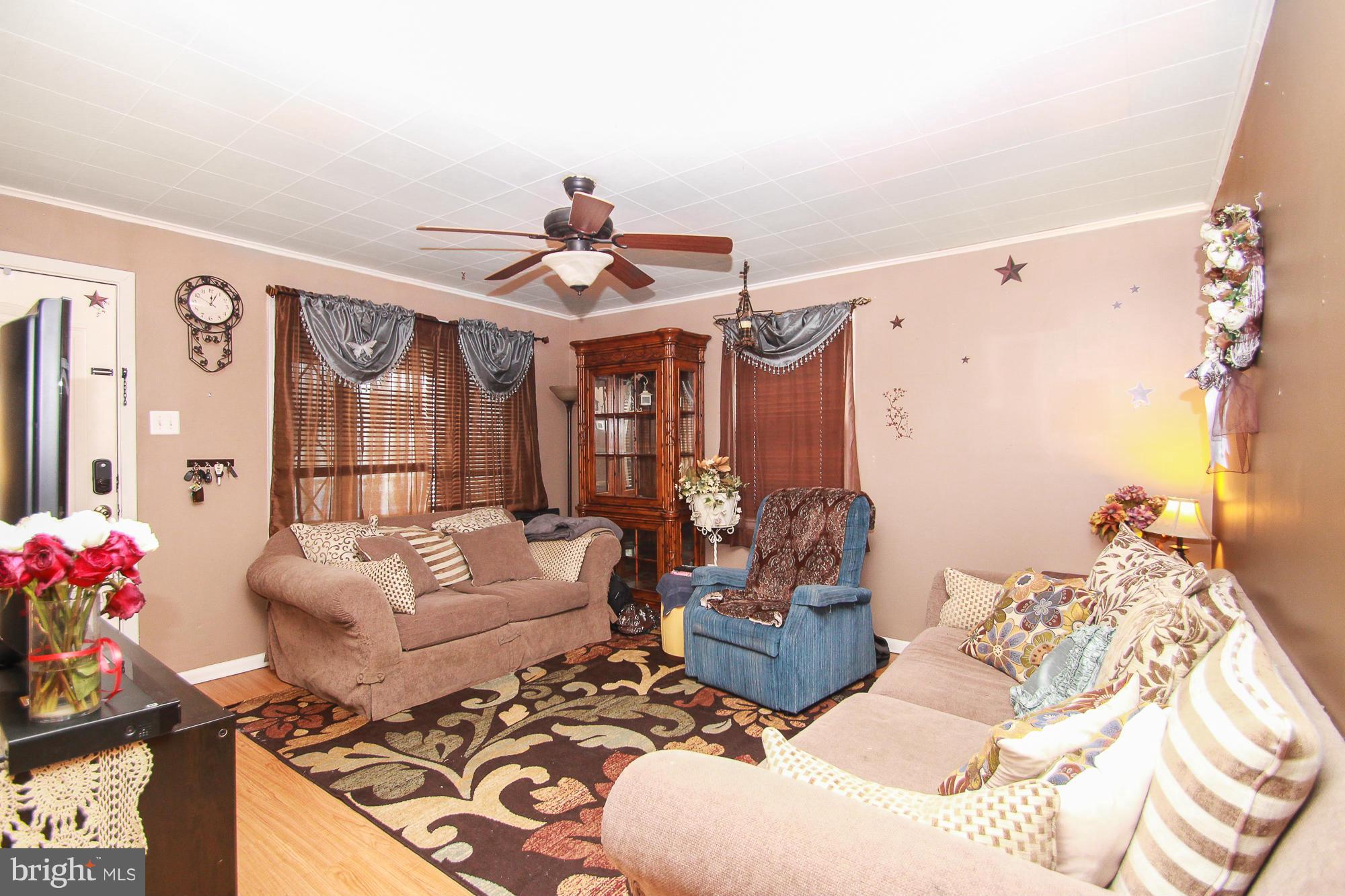7611 Cedar Road Baltimore, MD 21222 - Photo 3 of 26 Living Room
