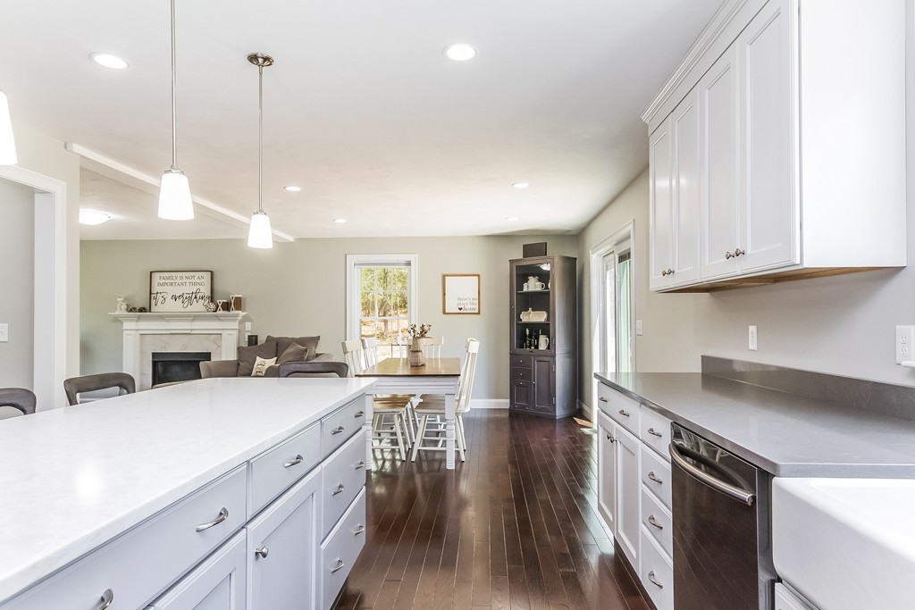 542 Old Dunstable Road Groton, MA 01450 - Photo 4 of 30 Gallery Image 4