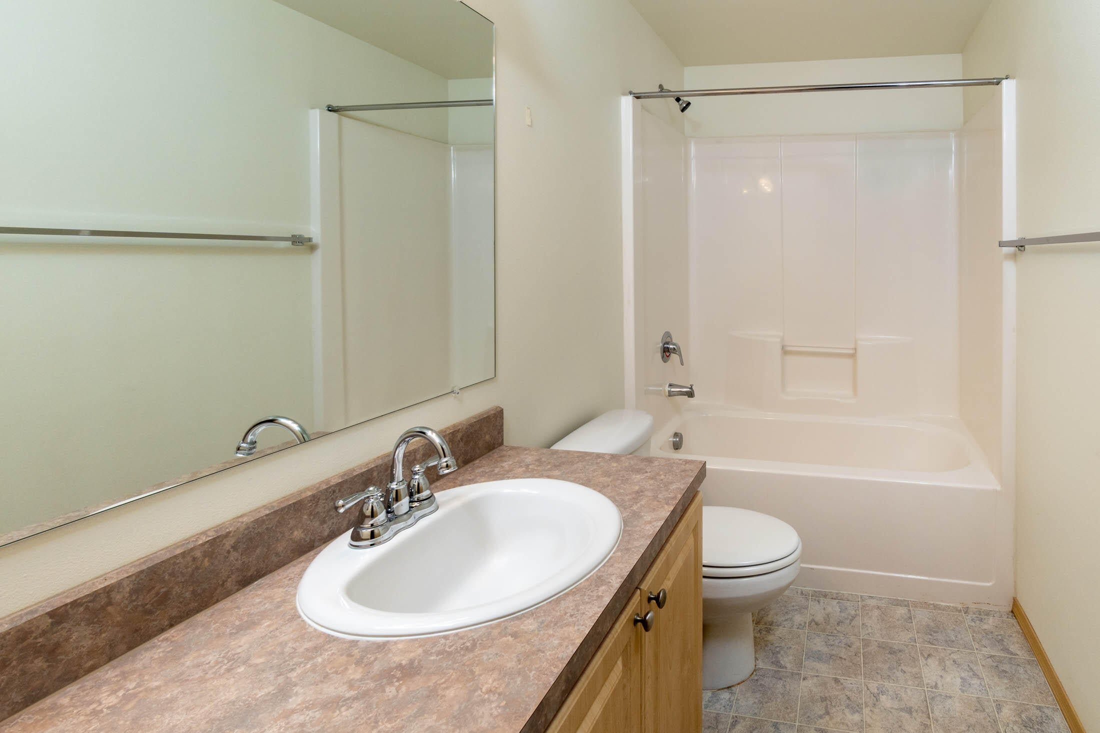60196 Navajo Road Bend, OR 97702 - Photo 12 of 23 Main bath is spacious and has full tub and shower.