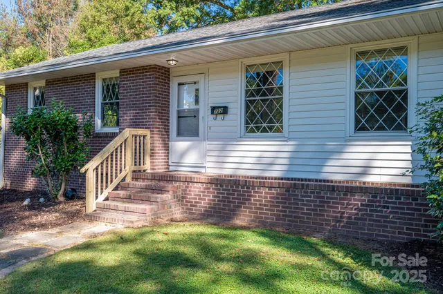 $249,900 | 722 Hillcrest Avenue, Gastonia, NC 28052