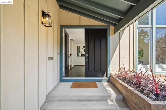 $1,395,000 | 5821 Cold Water Drive, Castro Valley, CA 94552