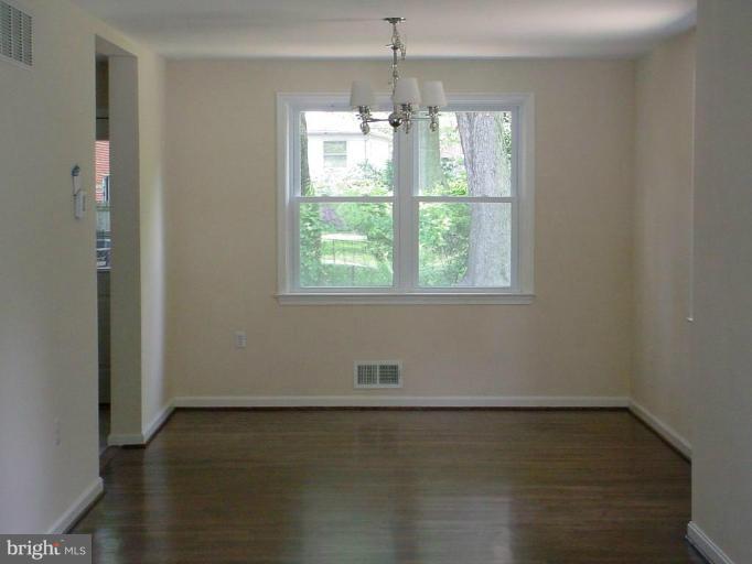6814 Barnett Road Baltimore, MD 21239 - Photo 1 of 20 Dining Room