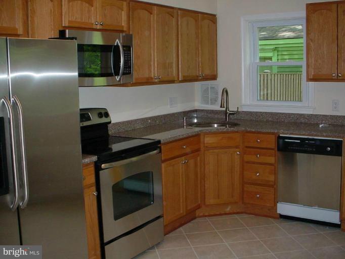 6814 Barnett Road Baltimore, MD 21239 - Photo 2 of 20 Kitchen