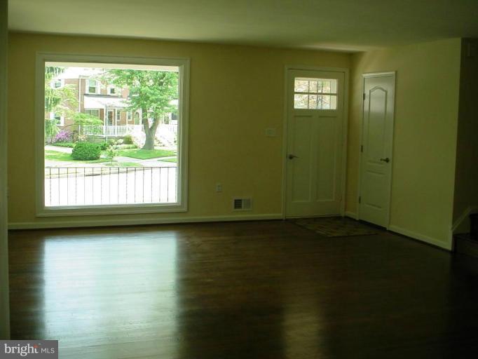 6814 Barnett Road Baltimore, MD 21239 - Photo 6 of 20 Living Room