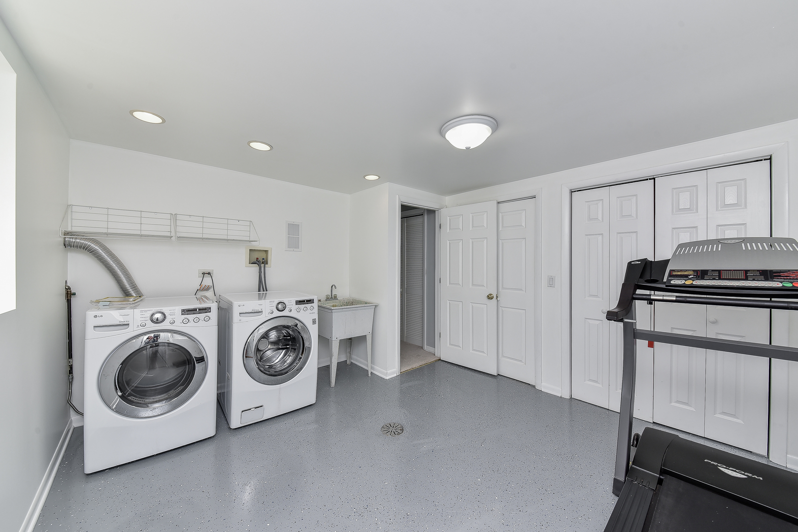 8645 Brookridge Road Downers Grove, IL 60516 - Photo 18 of 23 a utility room with sink dryer and washer