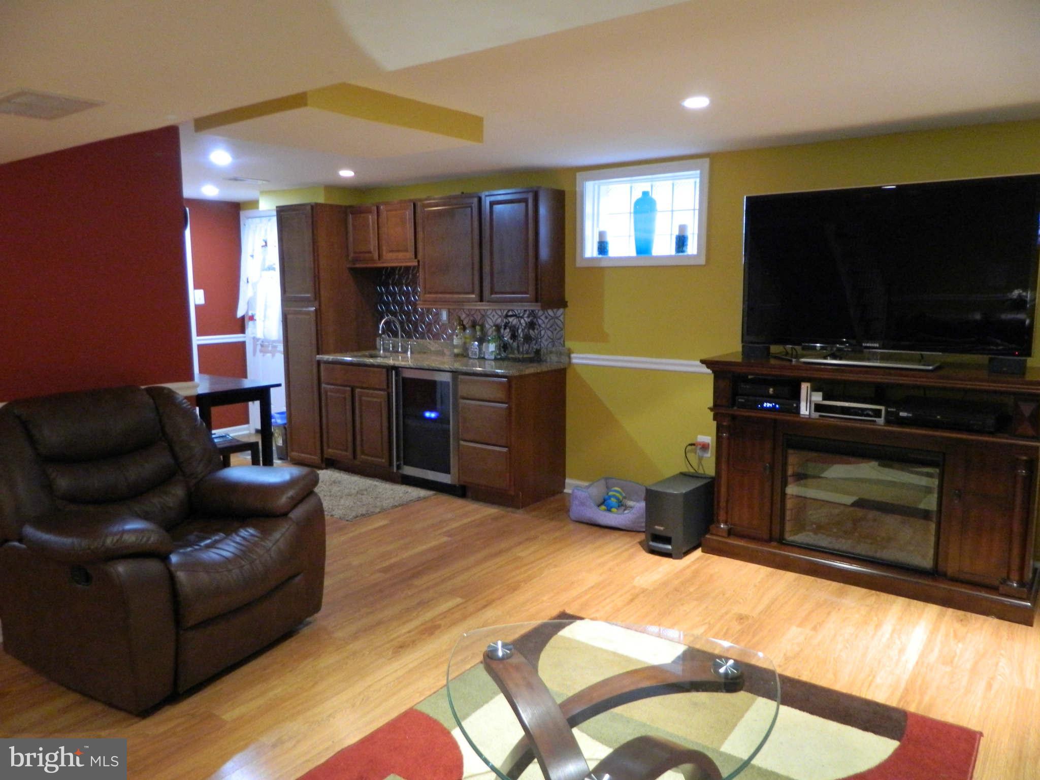 4209 Darnall Road Baltimore, MD 21236 - Photo 24 of 30 Custom LL Wet Bar With Granite Counters