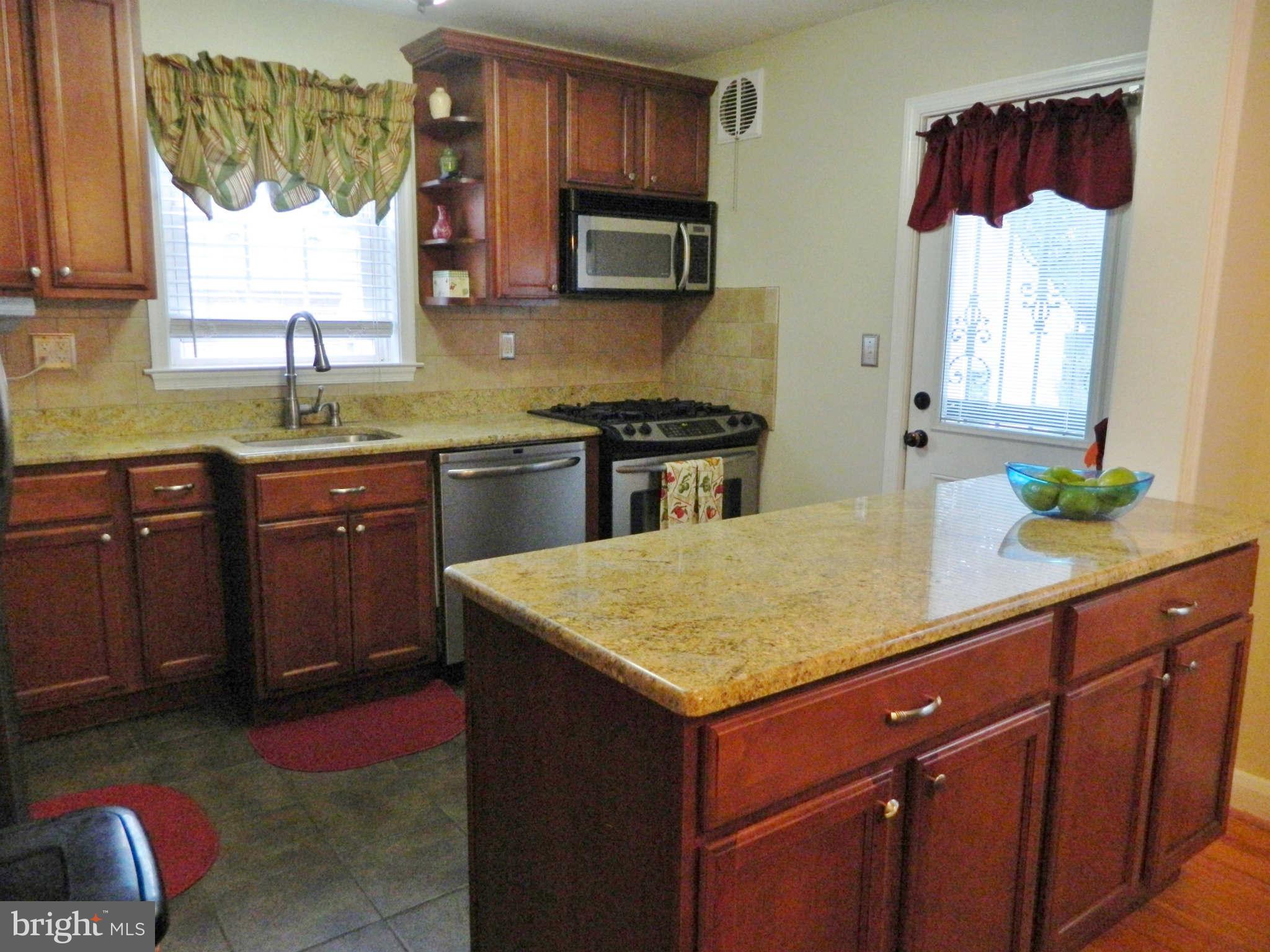 4209 Darnall Road Baltimore, MD 21236 - Photo 9 of 30 Update Kitchen With Granite Counters