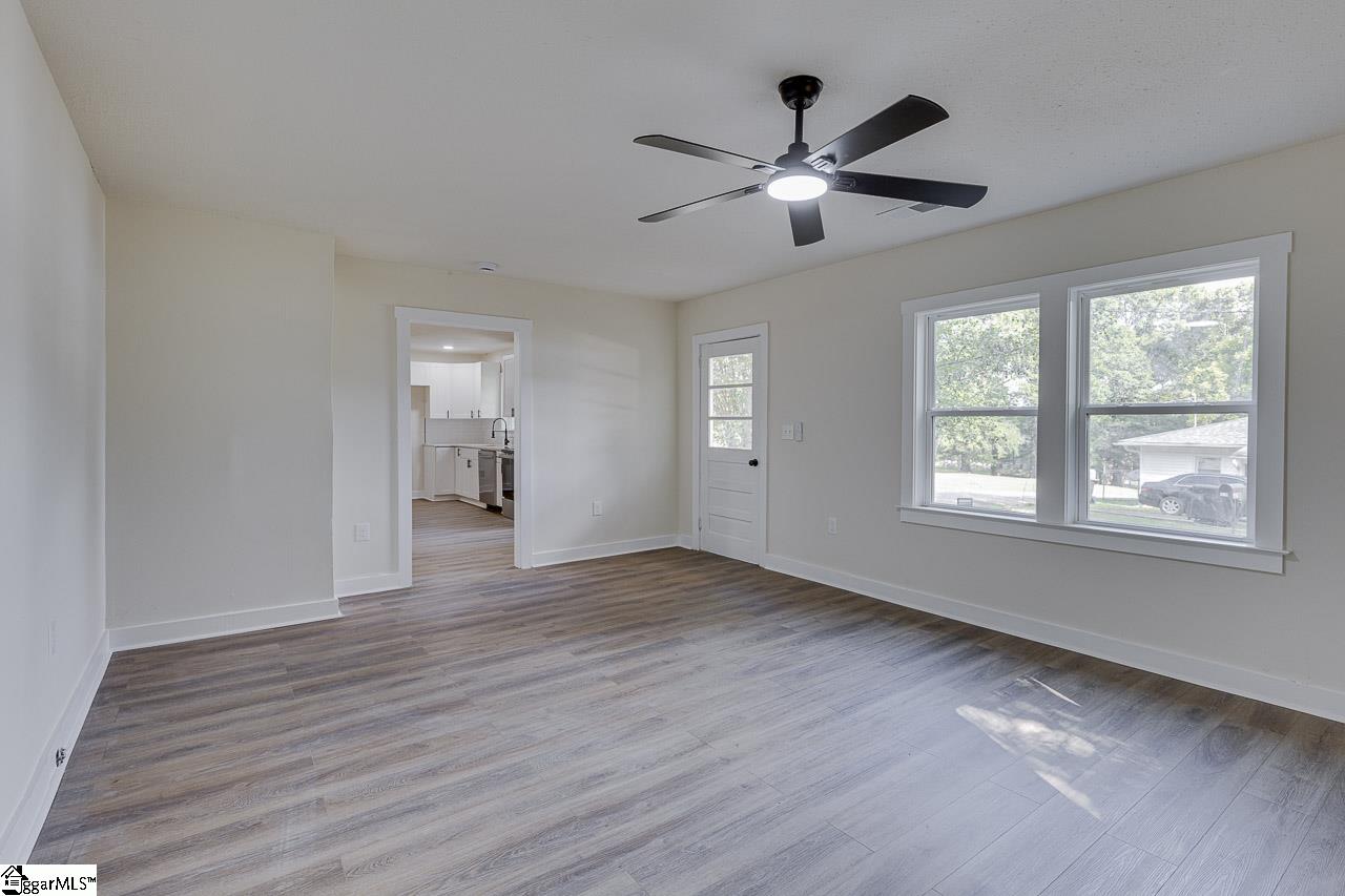 317 Giles Street Pendleton, SC 29670 - Photo 4 of 24