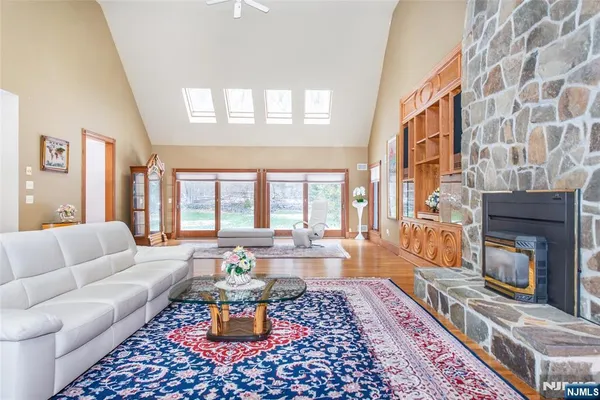 $1,125,000 | 10 Sunny Lane, Andover, NJ 07821