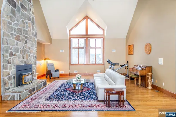 $1,125,000 | 10 Sunny Lane, Andover, NJ 07821