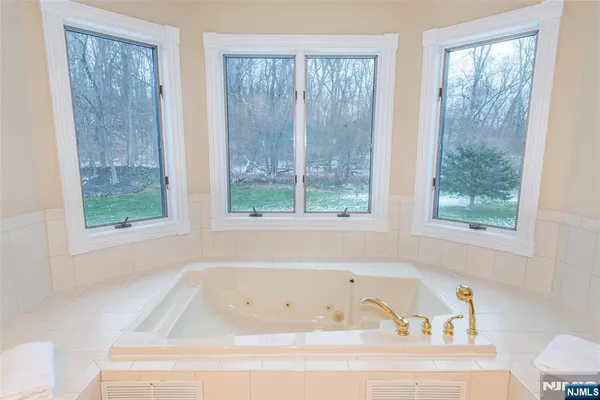 $1,125,000 | 10 Sunny Lane, Andover, NJ 07821