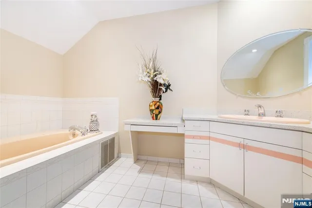 $1,125,000 | 10 Sunny Lane, Andover, NJ 07821