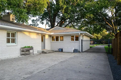 $1,749,000 | 5839 Meadow Crest Drive, Dallas, TX 75230