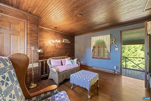 a view of an outdoor space