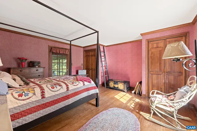 a view of yard with green space