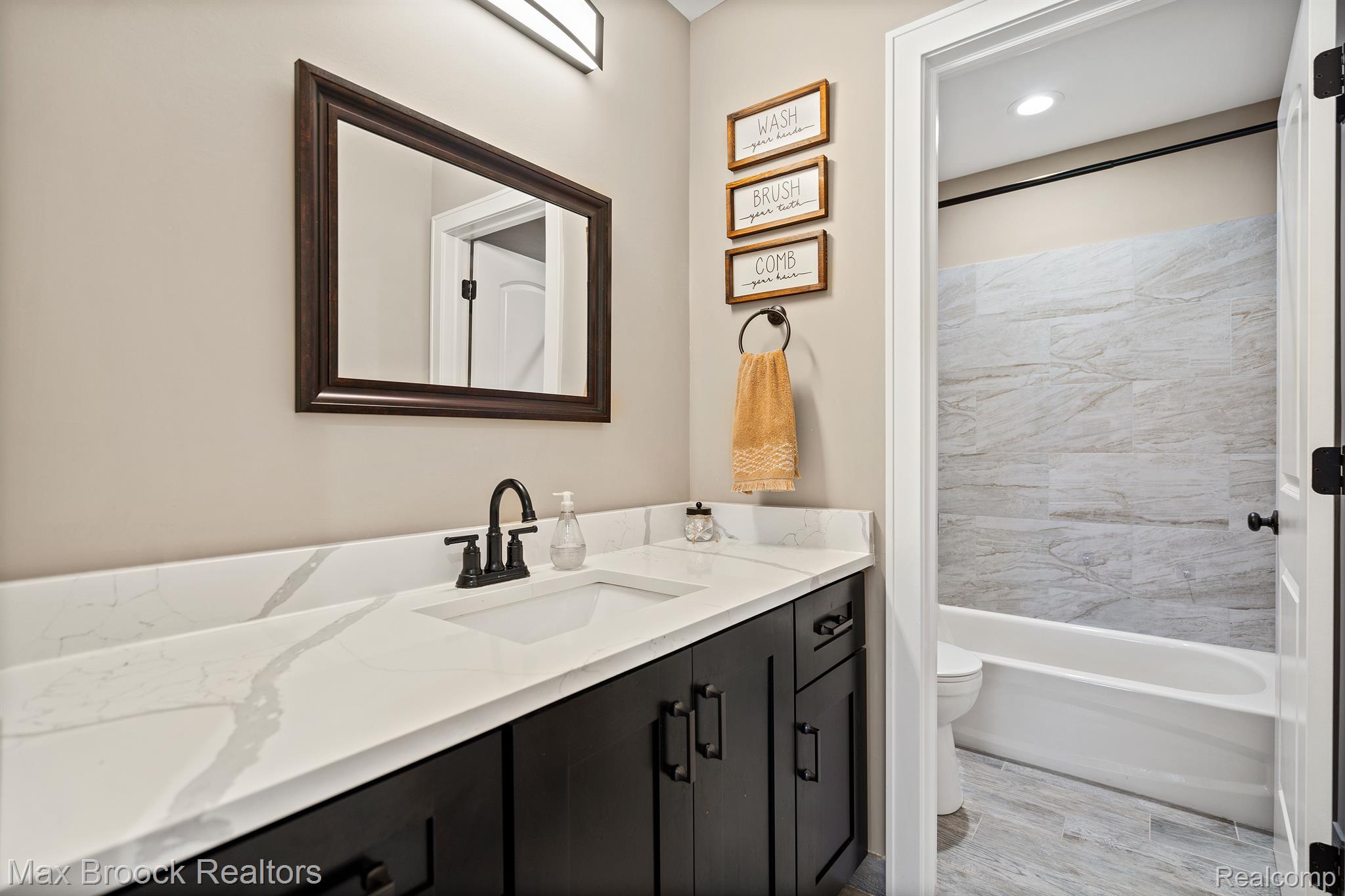 217 Clinton Street Romeo, MI 48065 - Photo 25 of 34 Second Floor Full Bathroom