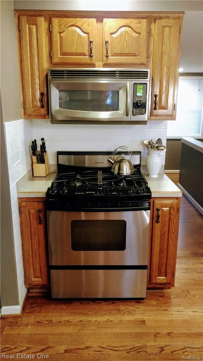 3249 Wakefield Road Berkley, MI 48072 - Photo 18 of 44 Spotless stainless appliances