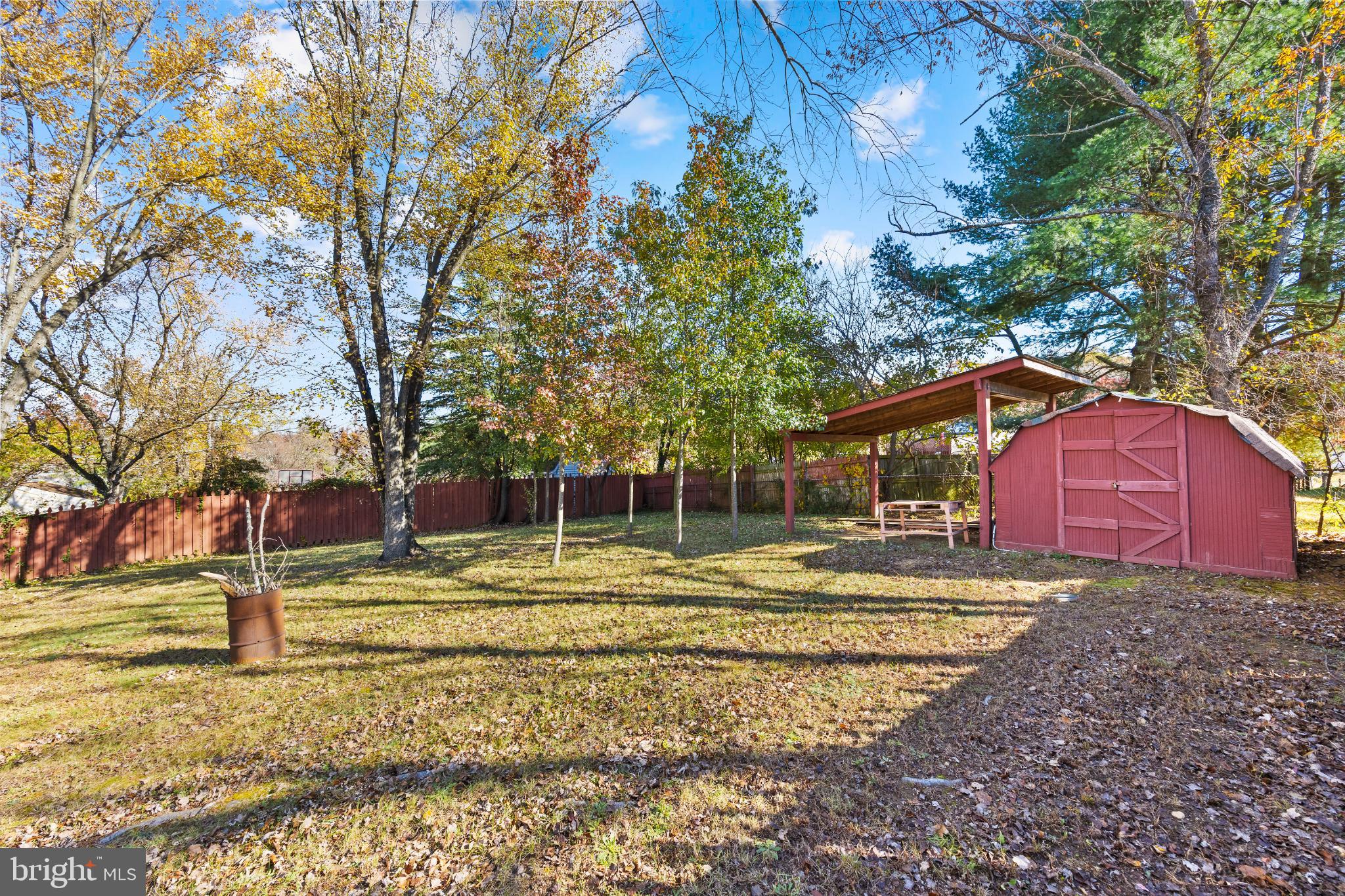 8600 Temple Hill Road Clinton, MD 20735 - Photo 12 of 31 a view of a yard with wooden fence