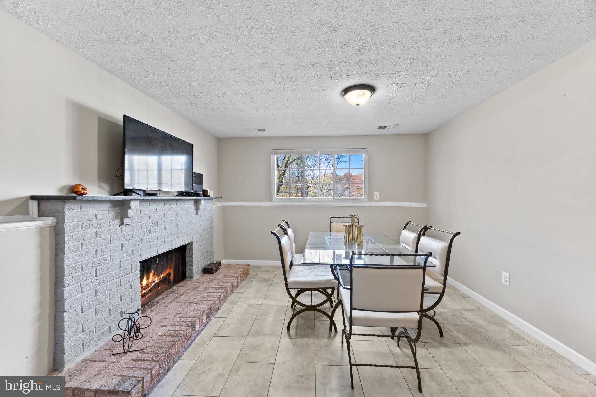 8600 Temple Hill Road Clinton, MD 20735 - Photo 15 of 31 a dining room with furniture and window