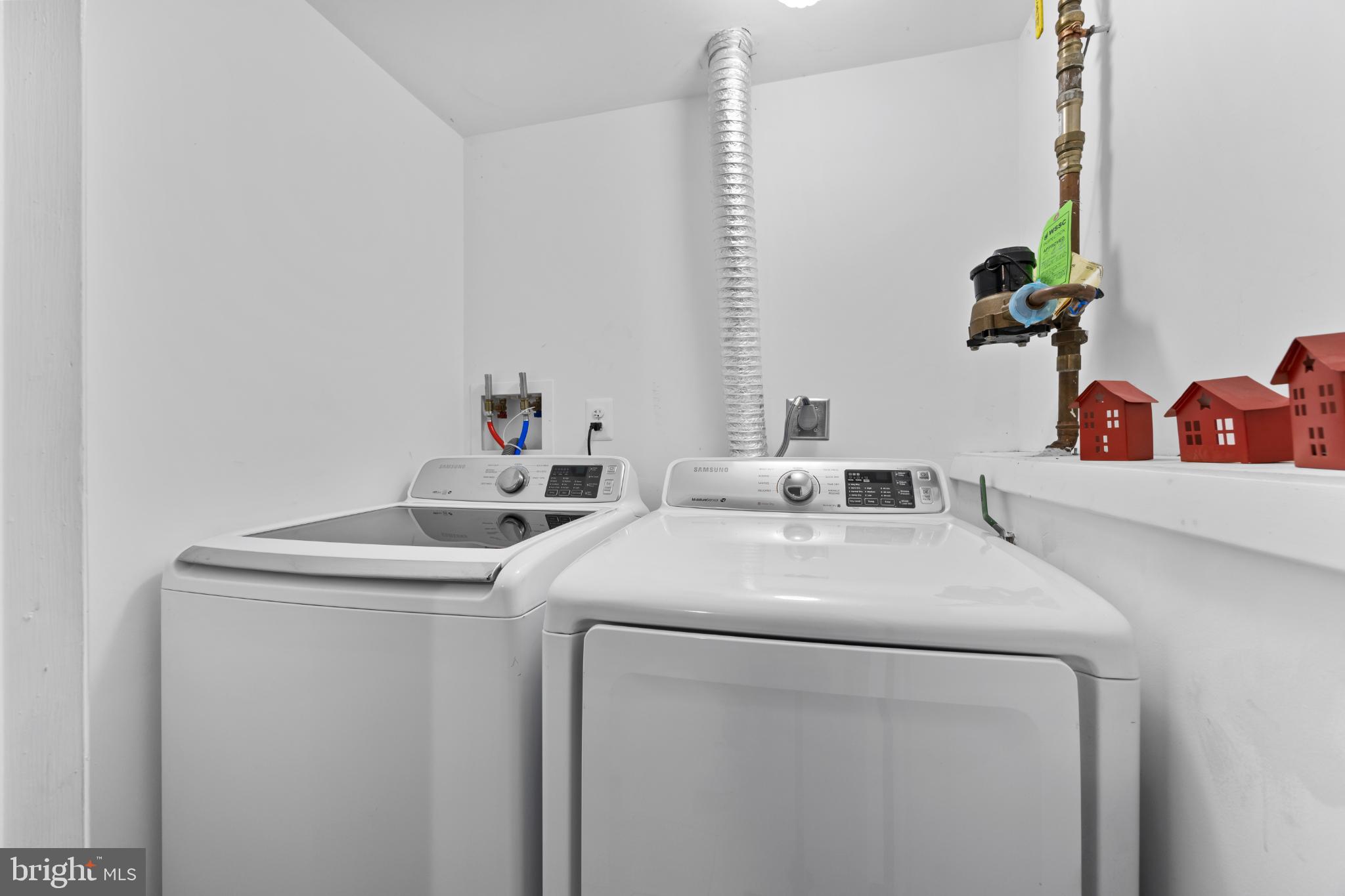 8600 Temple Hill Road Clinton, MD 20735 - Photo 21 of 31 a utility room with dryer and washer