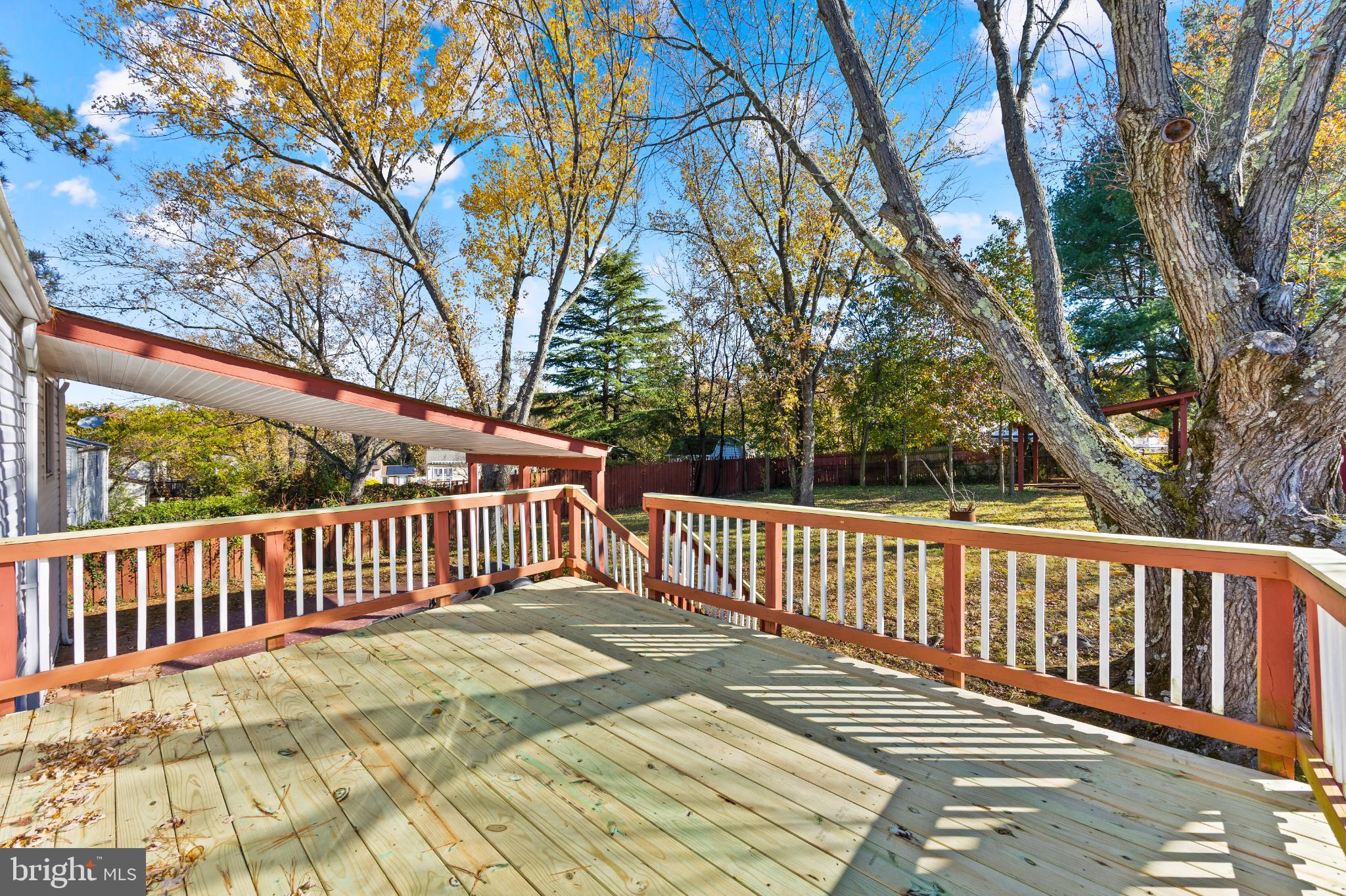 8600 Temple Hill Road Clinton, MD 20735 - Photo 10 of 31 a view of balcony with wooden floor and fence