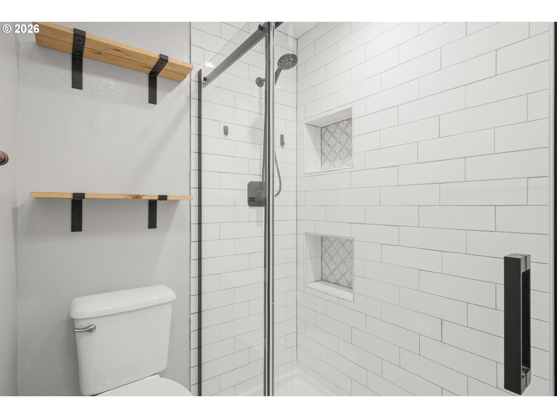 2727 Gateway Street, Unit 18 Springfield, OR 97477 - Photo 23 of 34 a bathroom with a shower