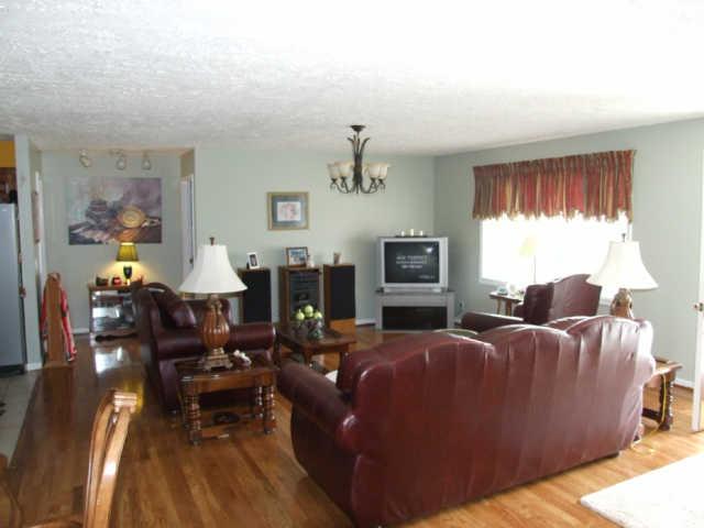 1746 Edgar Dillard Road Greenbrier, TN 37073 - Photo 4 of 11 Large den area