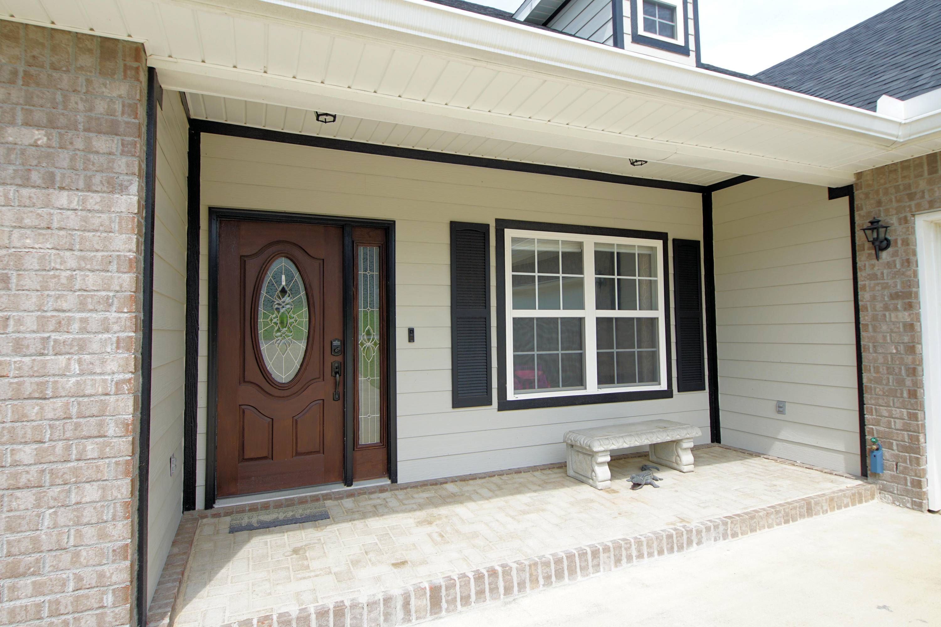 4520 Hermosa Road Crestview, FL 32536 - Photo 2 of 43 a front view of a house