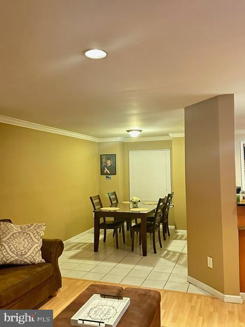 29 Gate House Lane Edison, NJ 08820 - Photo 17 of 35 a view of a livingroom with furniture