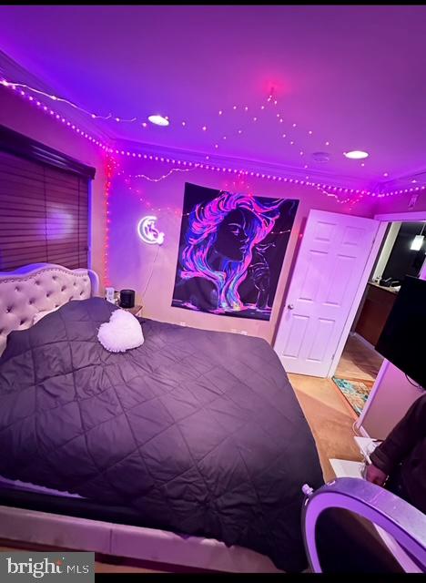 29 Gate House Lane Edison, NJ 08820 - Photo 22 of 35 a bathroom with a sink mirror and vanity