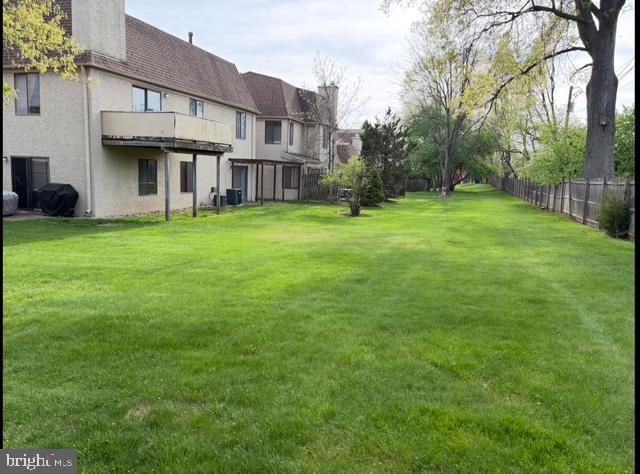 29 Gate House Lane Edison, NJ 08820 - Photo 27 of 35 a view of a big yard with large tree and plants