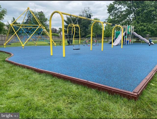 29 Gate House Lane Edison, NJ 08820 - Photo 32 of 35 a view of outdoor space