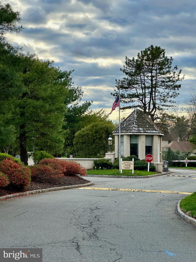 29 Gate House Lane Edison, NJ 08820 - Photo 35 of 35 a front view of house with a garden