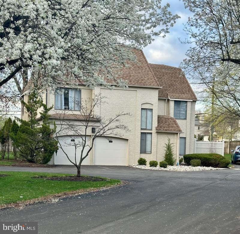 29 Gate House Lane Edison, NJ 08820 - Photo 4 of 35 front view of house with a yard