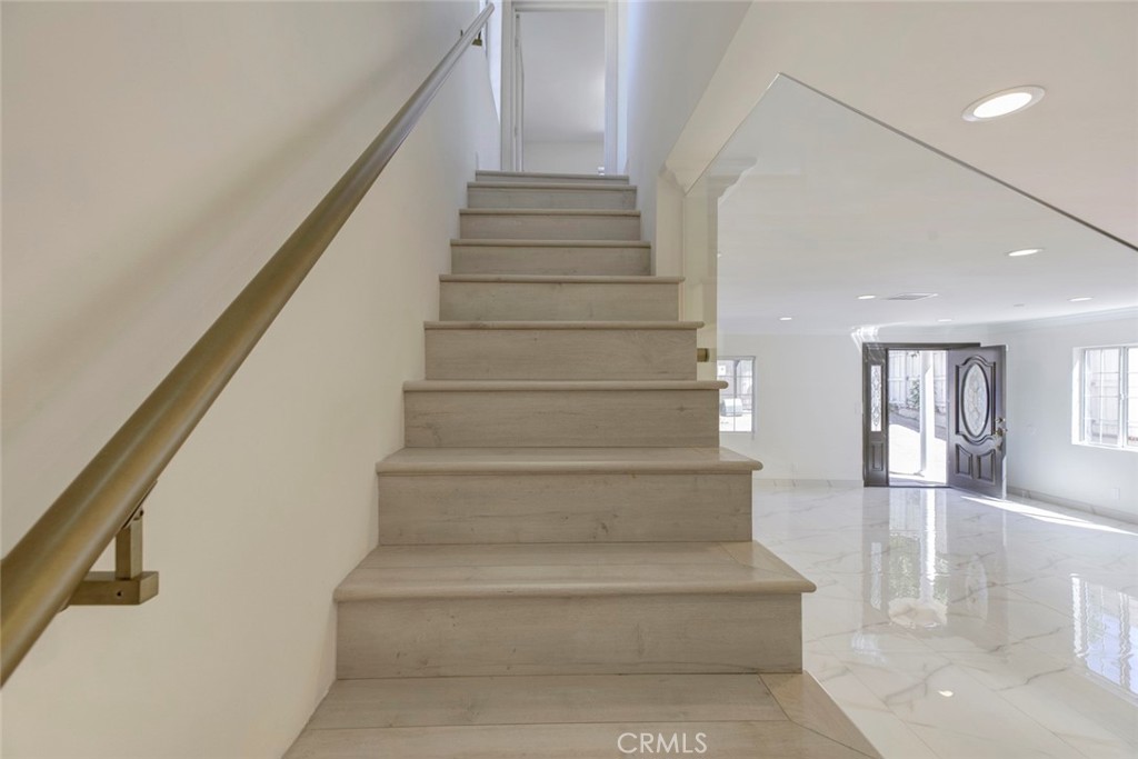 7044-1 Greeley Street Tujunga, CA 91042 - Photo 15 of 27 a view of entryway