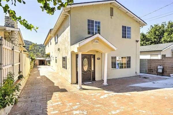 $4,000 | 7044-1 Greeley Street, Tujunga, CA 91042