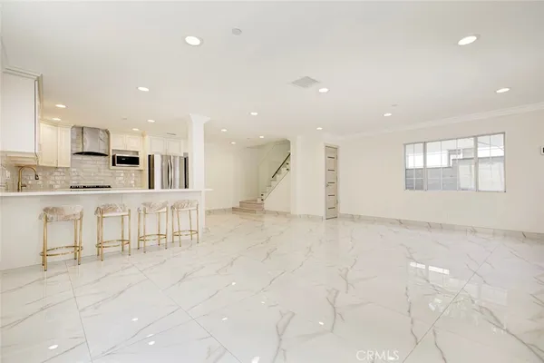 $4,000 | 7044-1 Greeley Street, Tujunga, CA 91042