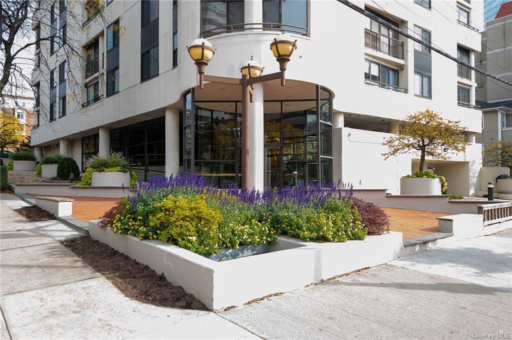 10 Cottage Place, Unit 2A, White Plains, NY 10601 Compass