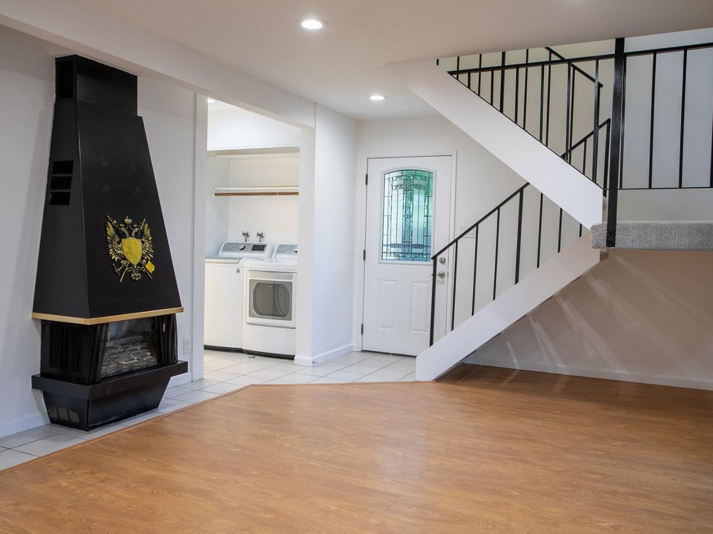 2536 West Middlefield Road Mountain View, CA 94043 - Photo 6 of 16