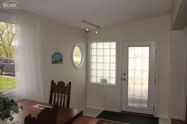 1464 Maxfield Lake Road Hartland, MI 48353 - Photo 24 of 29 21144028-23.JPG