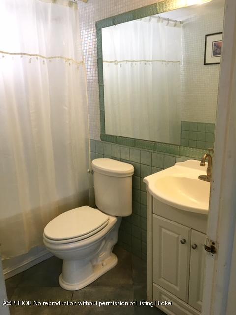 409 Chevron Circle Jupiter, FL 33458 - Photo 17 of 18 17 Bathroom 2