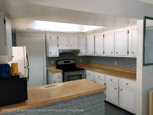 409 Chevron Circle Jupiter, FL 33458 - Photo 6 of 18 06 Kitchen