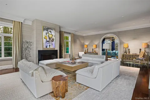 $9,950,000 | 106 Premium Point, New Rochelle, NY 10801