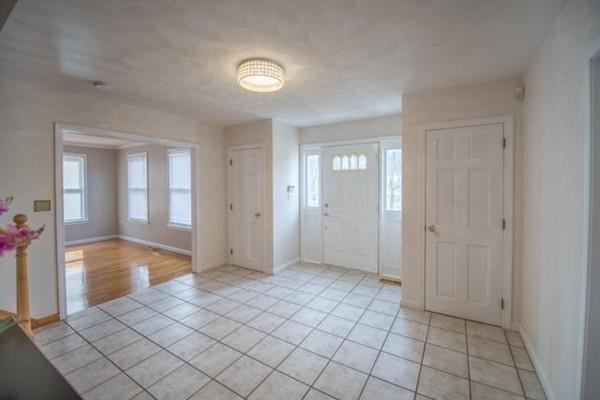 374 River Road Andover, MA 01810 - Photo 8 of 42