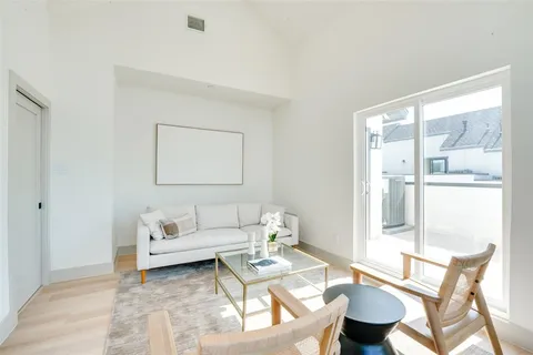 $3,150 | 512 North Lancaster Avenue, Unit 6, Dallas, TX 75203